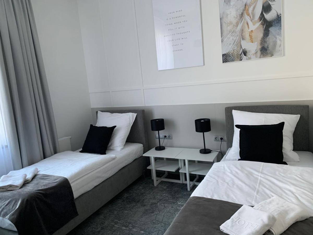 Hotel Coliber Klobuck Exteriör bild